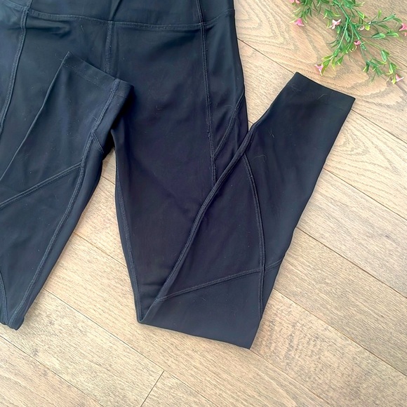 Pink Sport Leggings - Stylish, Stretchy, and Secretive! - Picture 3 of 16